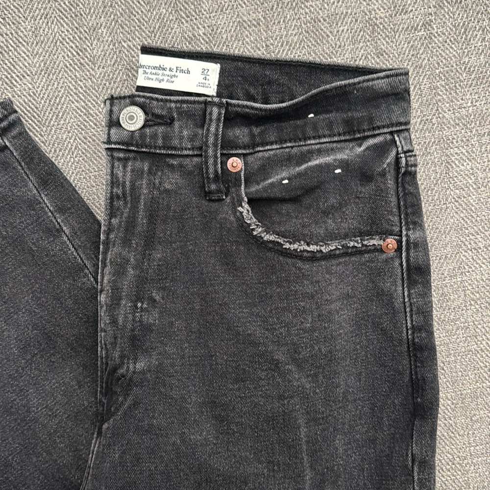 A&F- The Ankle Straight Ultra High Rise Curve Love Jeans - Picture 4 of 16